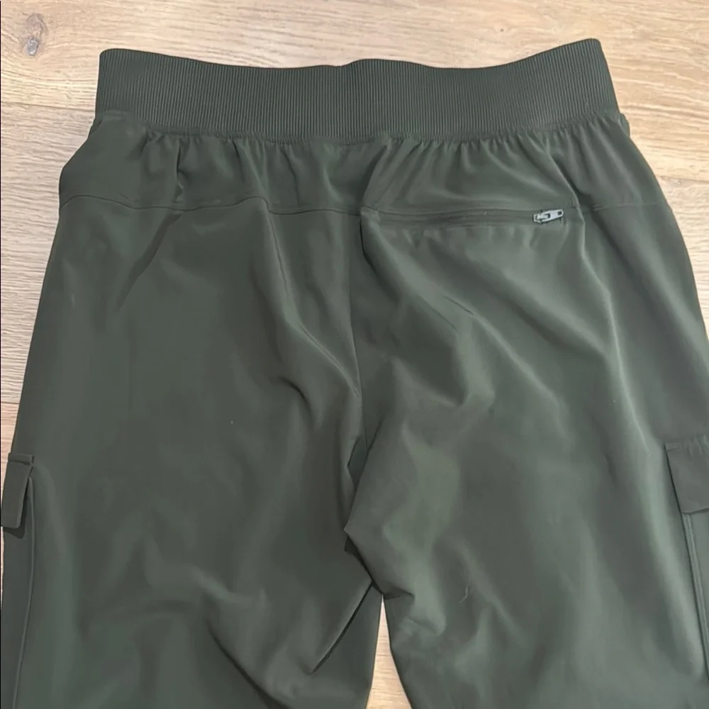 All in Motion Green Capri Joggers with Elastic Cuffs size M - Picture 6 of 7